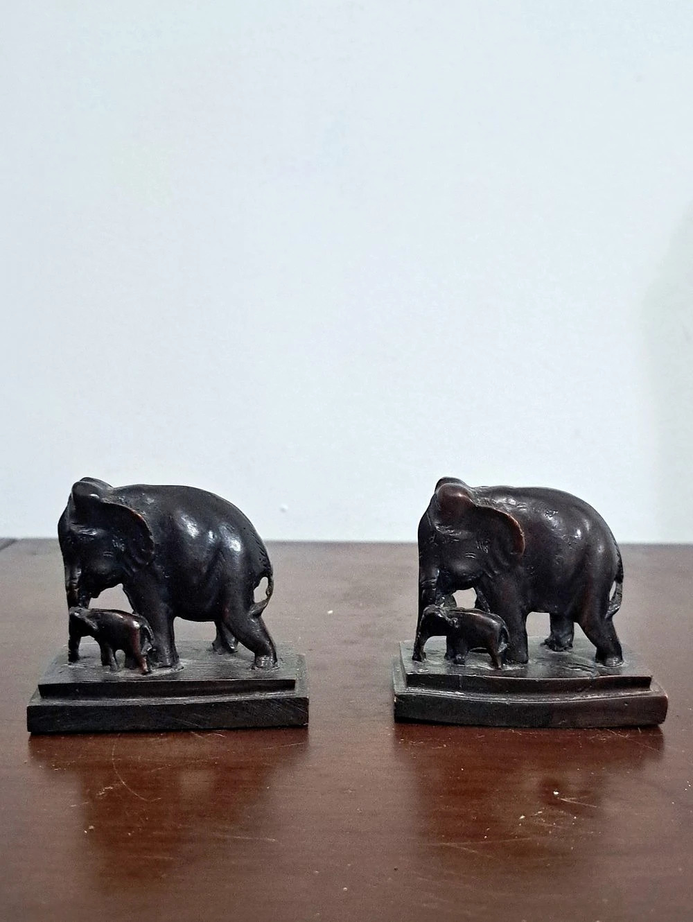 Elephant Figurines Set of 2 in Black & Brown